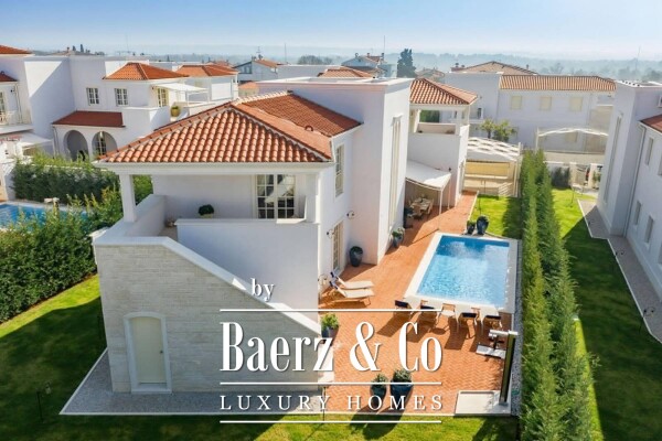 photo 1 Vabriga, luxurious villa of 302 m2 with a beautiful garden