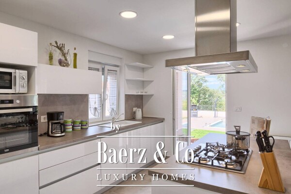 photo 16 Istria, Rakalj, beautiful villa with pool and sea view, 1000 m2 of land