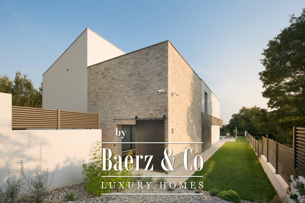 photo 38 Liznjan, an imposing villa with a swimming pool