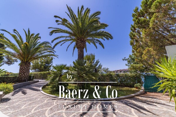 photo 158 Split, Čiovo, modern villa/boutique hotel with 8 apartments, first row to the sea