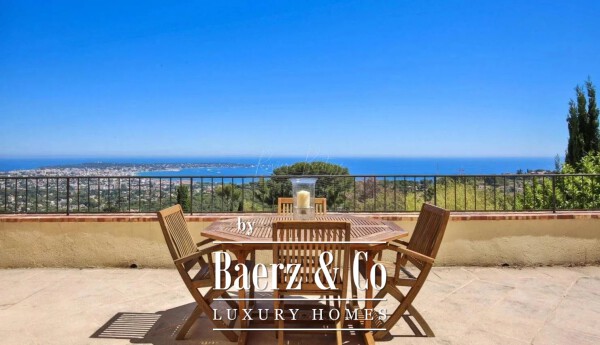 photo 4 VALLAURIS, NEAR CANNES -  BRIGHT PROVENCAL VILLA - PANORAMIC SEA VIEW