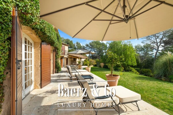 photo 3 Stunning bastide with swimming pool and tennis court