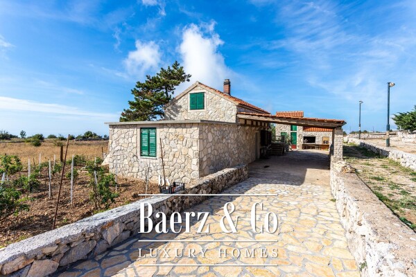 photo 1 Hvar, a large, beautiful property with three houses on a plot of 32500 m2