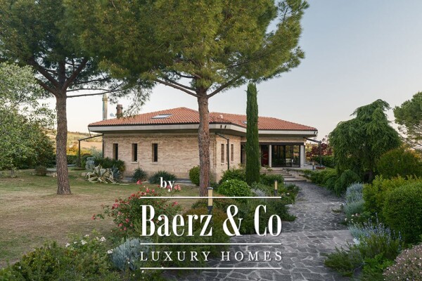 photo 1 Villa for sale 210 m²