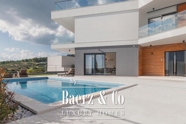 photo 1 Podstrana, luxury villa with a roof terrace and a wonderful view