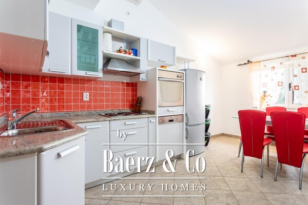 photo 1 Primošten, Beautiful villa with a large swimming pool