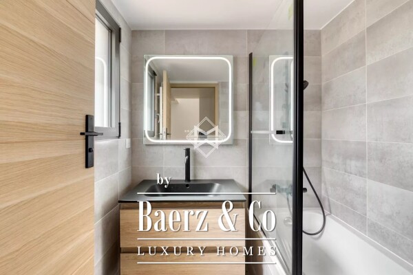 photo 12 In La Croix-Valmer - turnkey villa with open views of nature and a glimpse of the sea