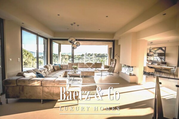 photo 7 Modern villa in a sought after gated domain