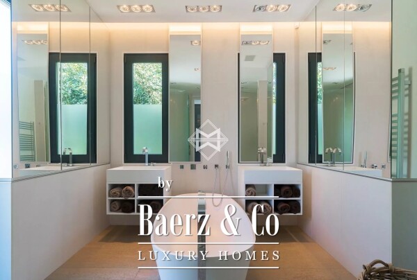 photo 9 Contemporary villa 3 minutes walk from Club 55