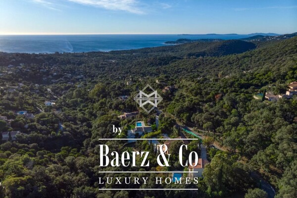 photo 4 In La Croix-Valmer, villa with sea view in the heart of a domain