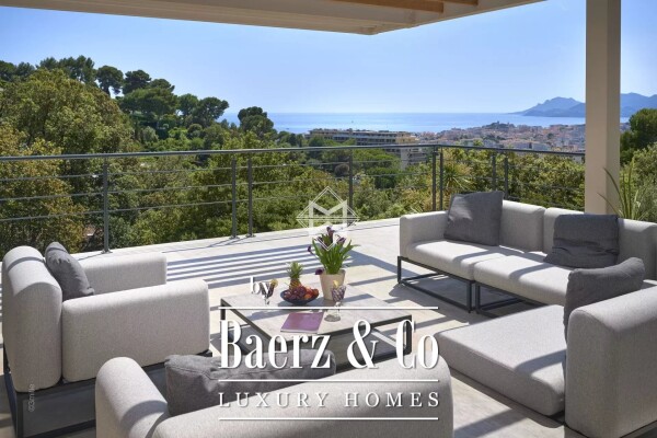 photo 1 Beautiful villa a few minutes from the town centre