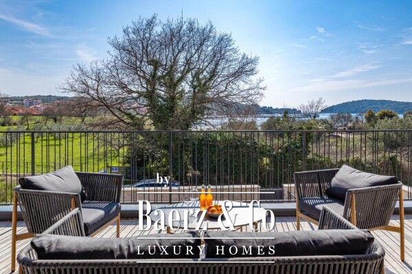 photo 3 Istria, Banjole, semi-detached villa first row to the sea 244 m2 with a view of the Marina