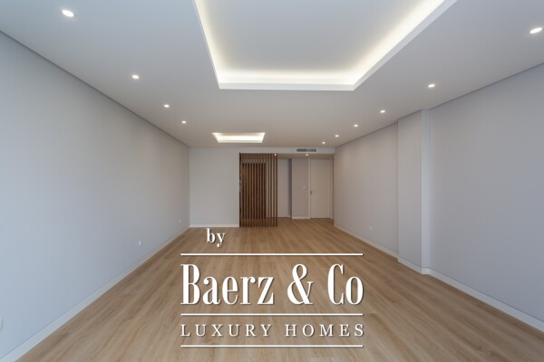 photo 1 Luxury apartment with 3 suites in the center of Carcavelos