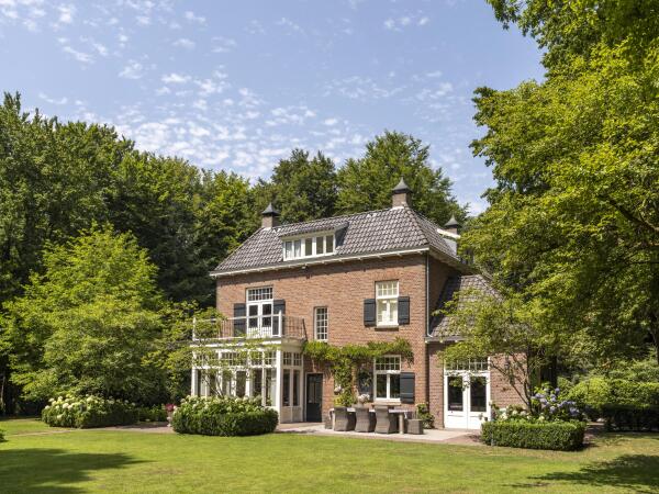 photo 37 Burgemeester de Manlaan 98