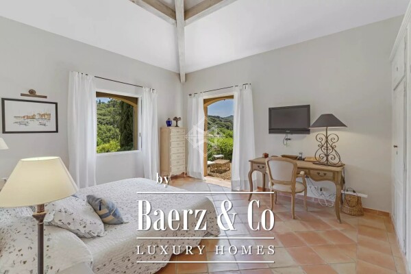 photo 13 Gigaro Beach on foot – elegant Provençal villa