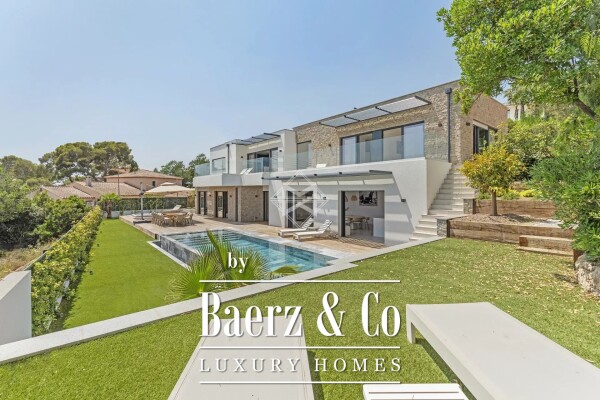 photo 1 New contemporary villa with sea view