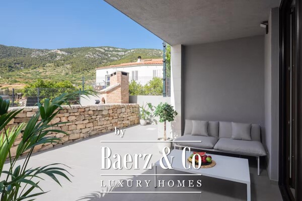 photo 16 Vis, Komiža, newly built house in the center of town