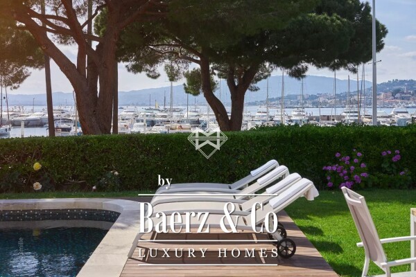 photo 2 Cannes Croisette - Rare Villa on the Croisette
