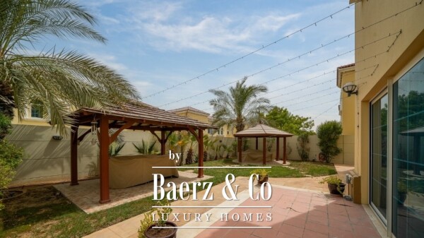 photo 1 4-Bedroom Legacy Villa for Sale in Jumeirah Park