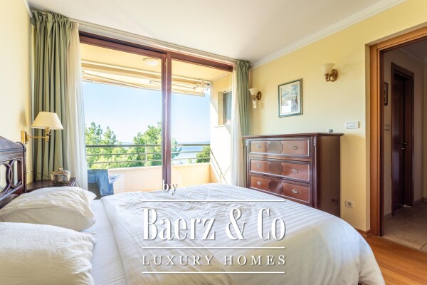 photo 11 Podstrana, luxurious apartment with panoramic sea view, first row to the see