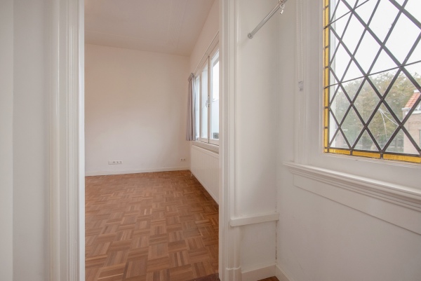 photo 55 Van Dorpstraat 4