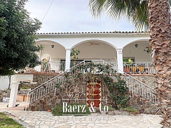 photo 1 Elegant Ibiza-Style Villa with Pool & Palm Trees / Price 930 000