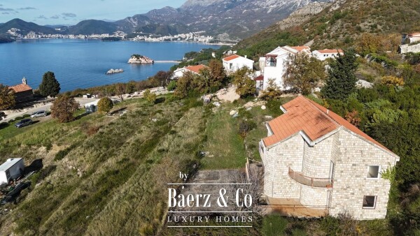 photo 7 House with a Plot in a Premium Location for Renovation