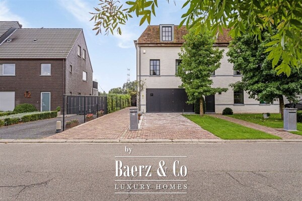 photo 39 Uitzonderlijke Duplex met zicht op kanaal, garage, carport en ruime (wijn)kelder!