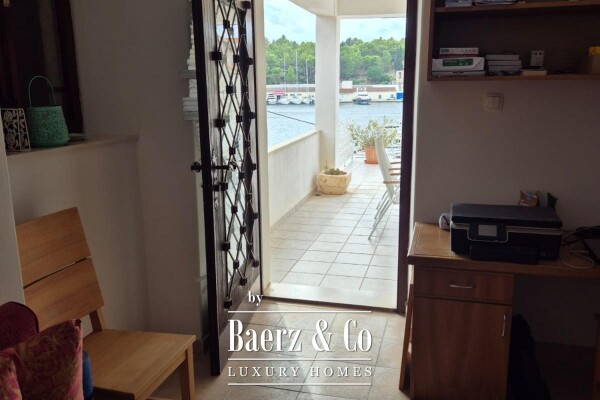 photo 29 Brač, Milna - semi-detached stone house with restaurant, first row to the sea