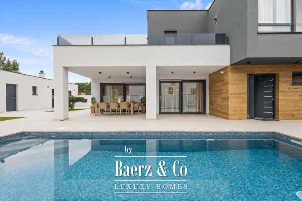 photo 2 Pula, Veli Vrh - modern detached villa with heated pool, gym, tavern, garage