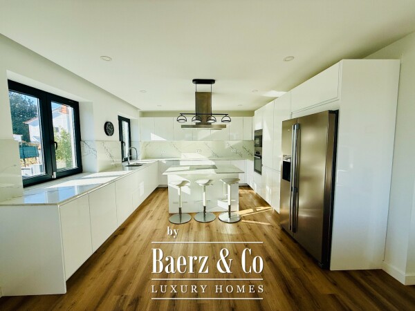 photo 15 4 bedroom house with heated swiming pool garden and garage in Sintra