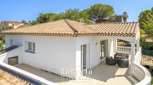 photo 12 Fréjus – Stunning 172 m² Villa for Sale 4 Bedrooms | Pool & Jacuzzi | Secure Private Estate