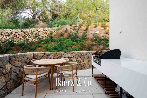 photo 9 Sea-view apartments with pool in Cala Major