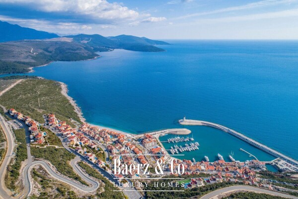 photo 4 Spacious Apartment with a Sea View in Montenegro