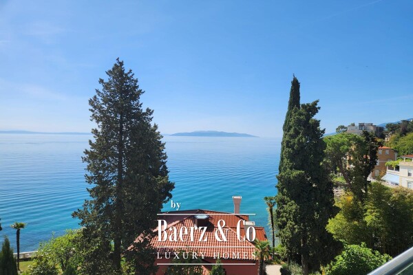 photo 6 Opatija, exclusive apartment in a prime location, two-bedroom, 87 m², first row to the sea.