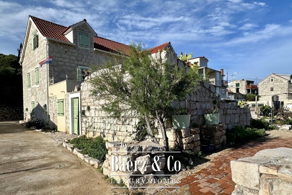 photo 2 Prvić Luka, partially renovated stone house, first row to the sea, 298 m²