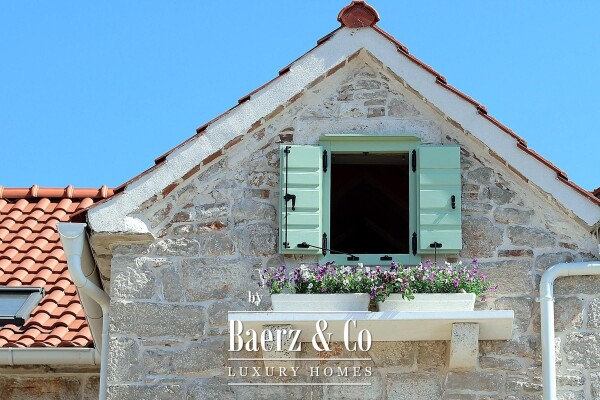 photo 10 Prvić Luka, partially renovated stone house, first row to the sea, 298 m²